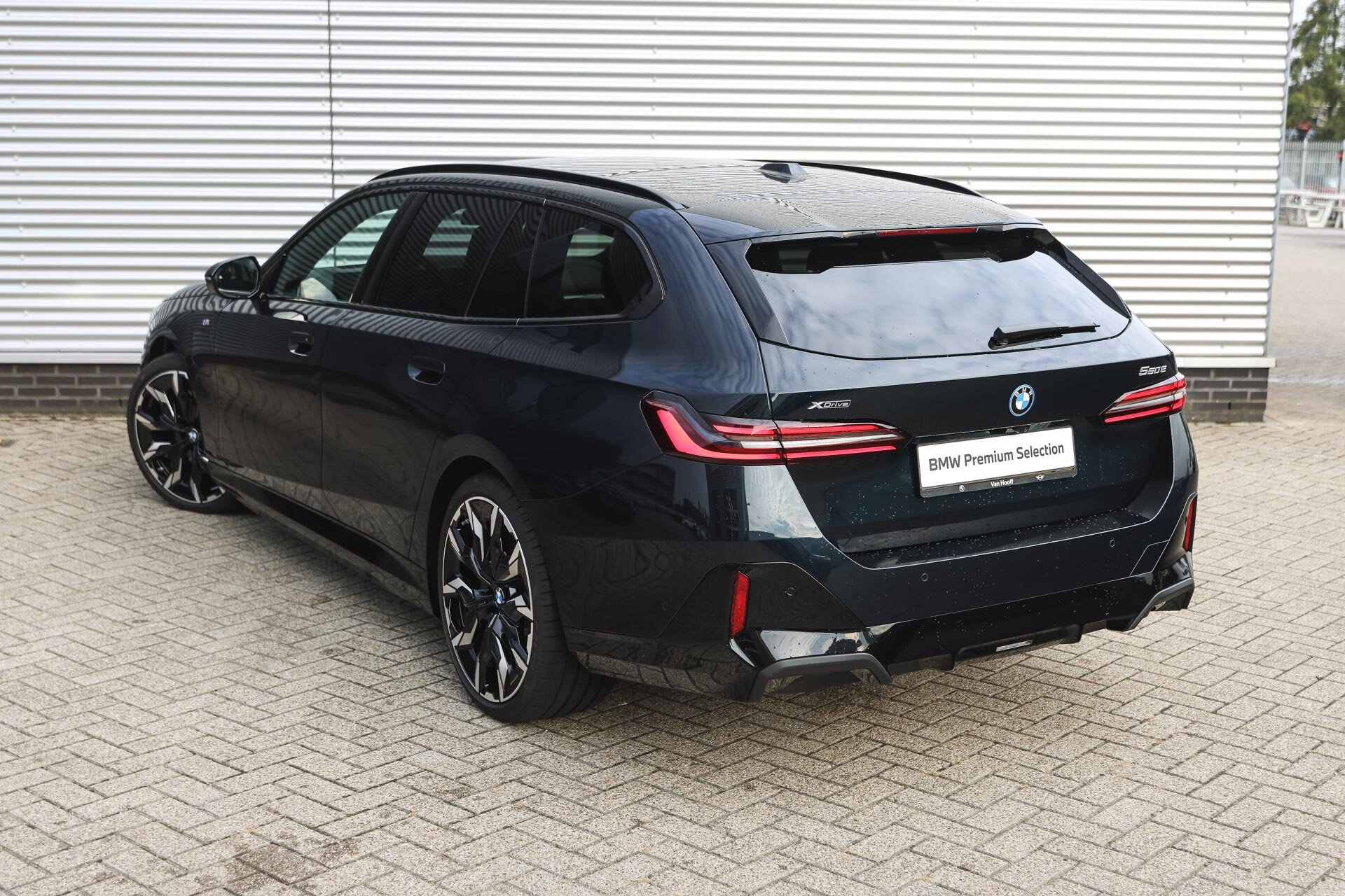 BMW 5 Serie Touring 550e xDrive M Sport Automaat - Afbeelding 2