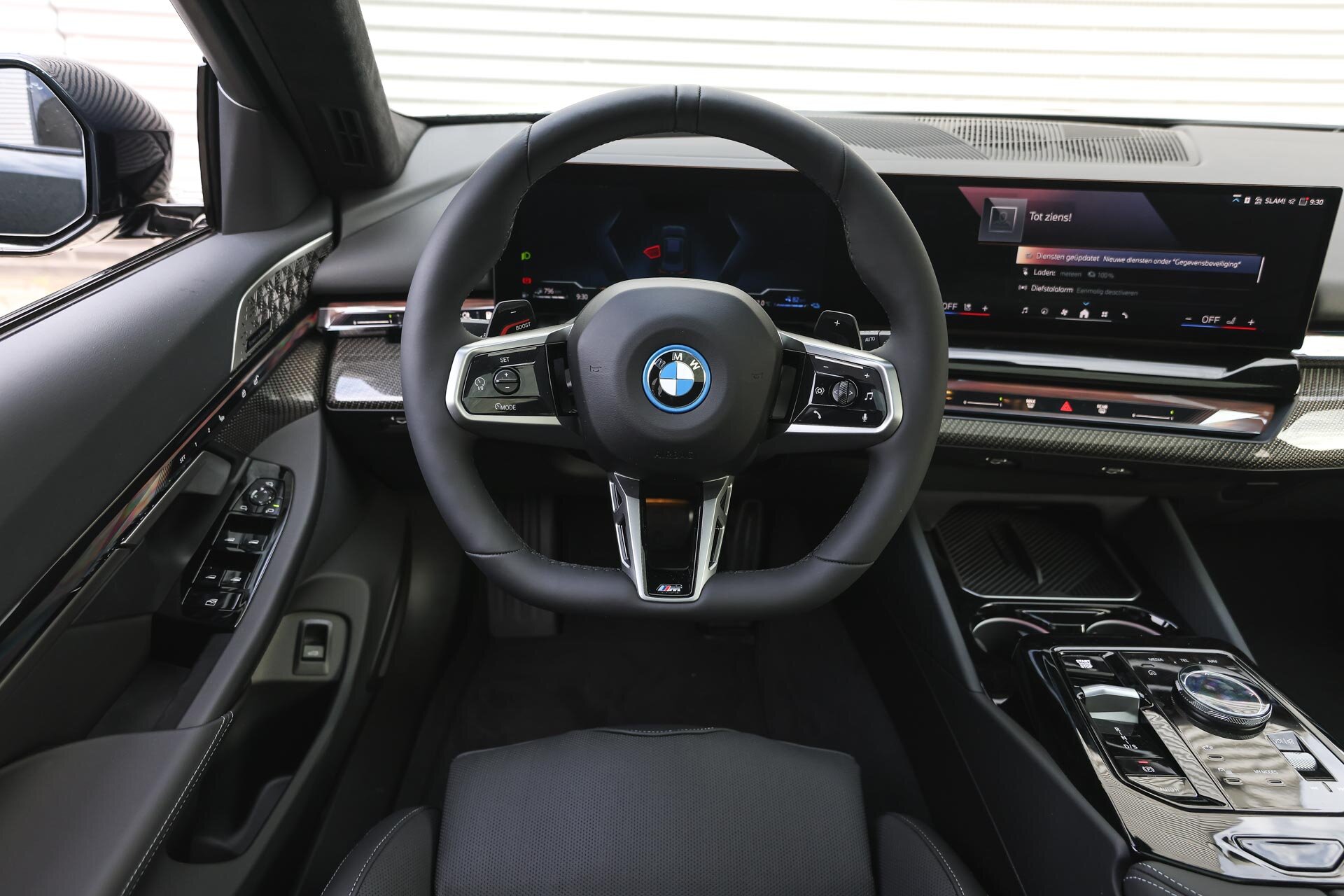 BMW 5 Serie Touring 550e xDrive M Sport Automaat - Afbeelding 3