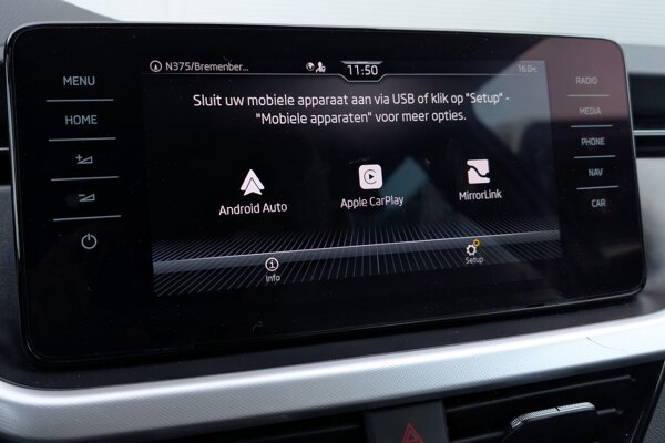 Apple Carplay/Android Auto Apple Carplay/Android Auto