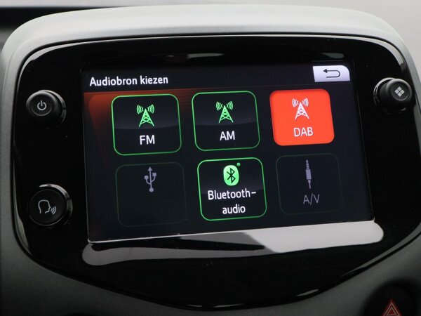 Apple Carplay/Android Auto Apple Carplay/Android Auto