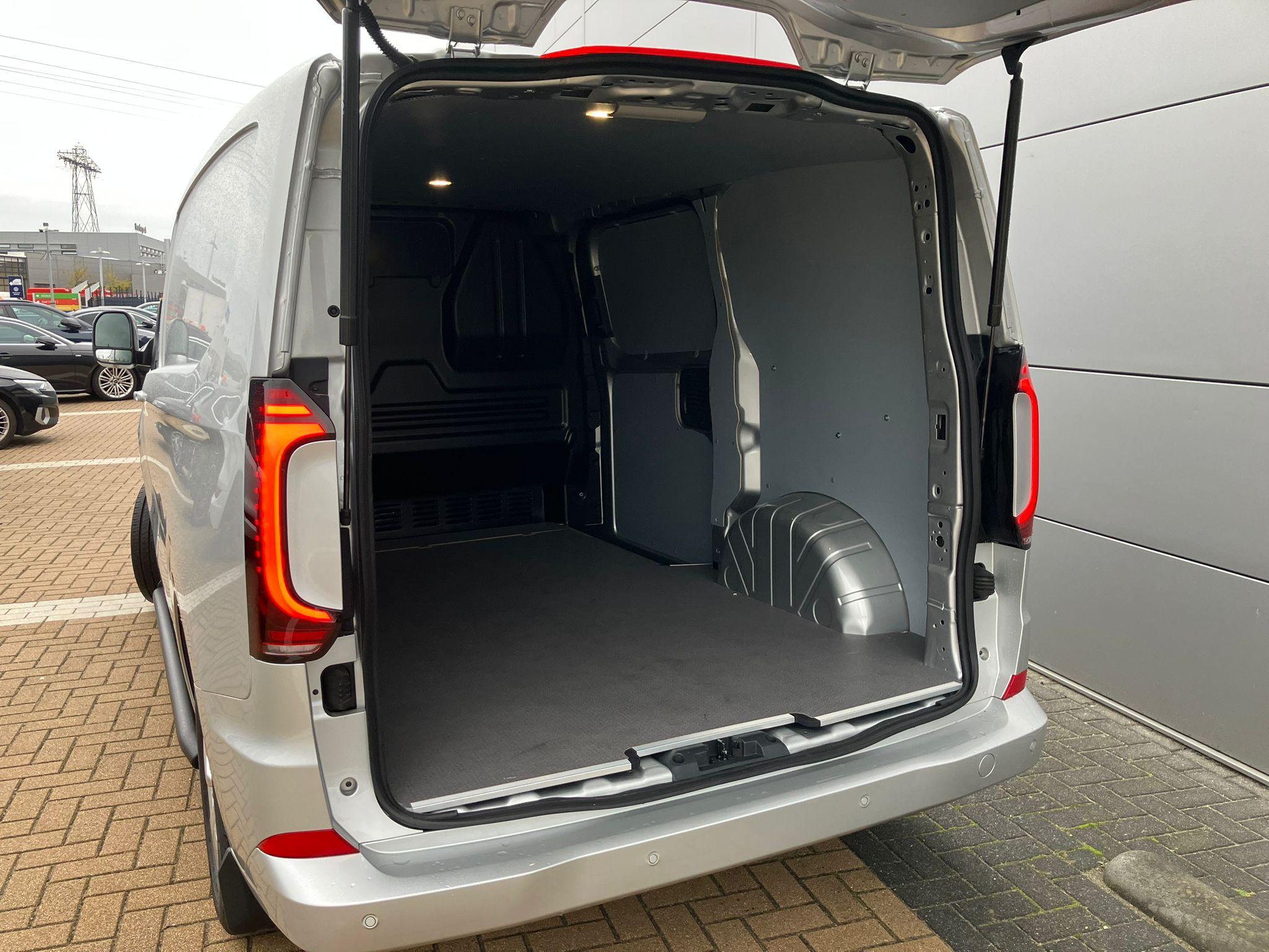 Volkswagen Bedrijfswagens Transporter 2.0 TDI L1H1 28 Bulli - Afbeelding 5