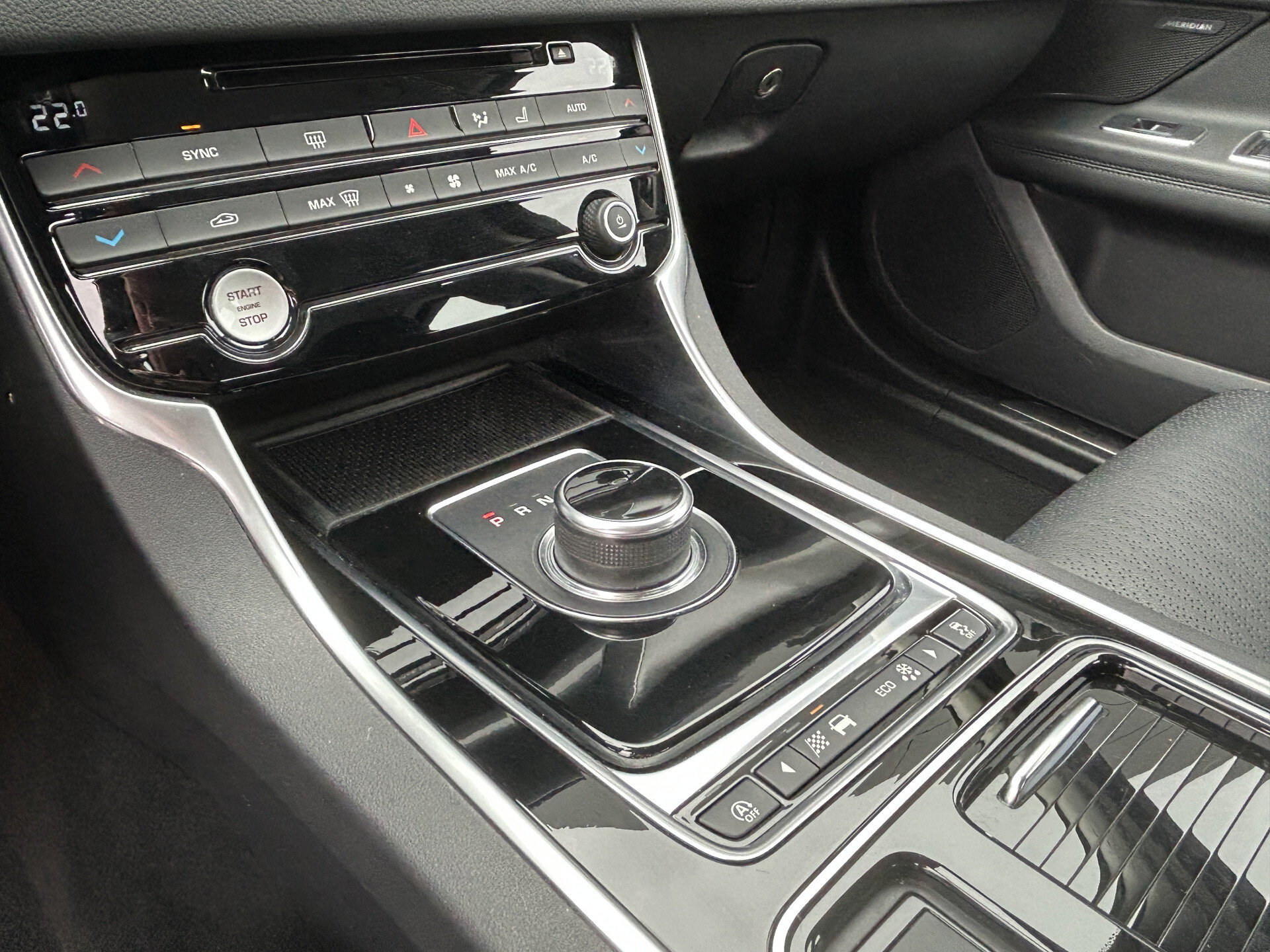 Jaguar XF 2.0 200pk Aut. RWD Portfolio - Afbeelding 3