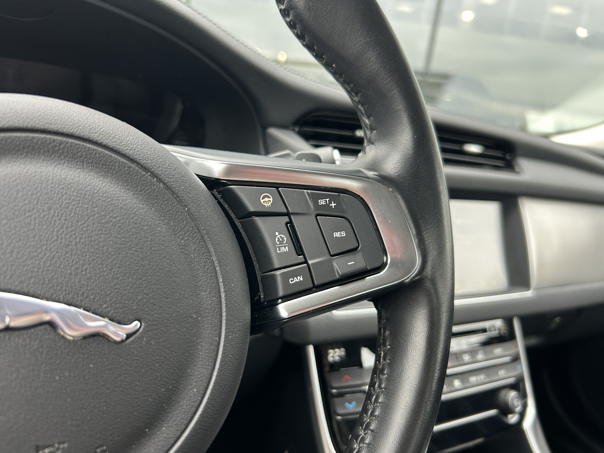 Jaguar XF 2.0 200pk Aut. RWD Portfolio - Afbeelding 4