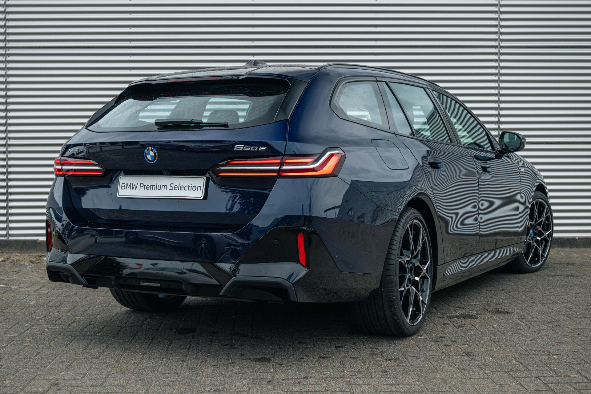 BMW 5 Serie Touring 550e xDrive M Sport Automaat - Afbeelding 2