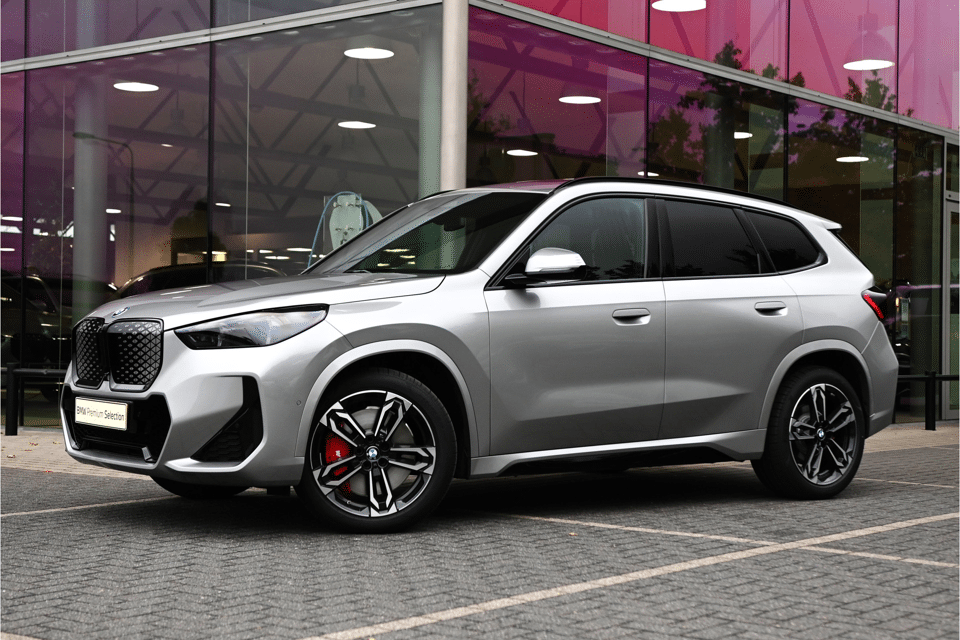 BMW iX1 eDrive20 High Executive M Sport - Afbeelding 1