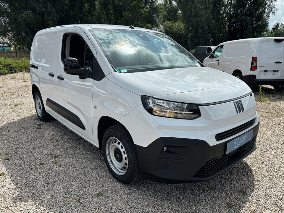 Fiat Doblò VAN L1 LIGHT 1.5 BlueHDi 100 6MT* 220 VOLT AANSLUITING * BESCHERMING LAADVLOER * NAVI * DODEHOEK * - Afbeelding 1