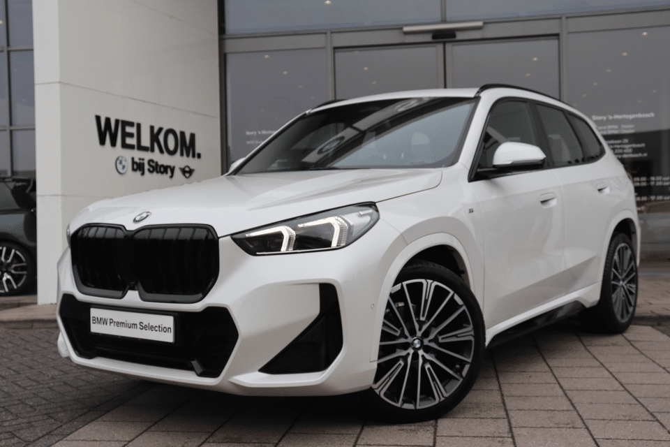 BMW X1 sDrive18i High Executive M Sport Automaat - Afbeelding 1