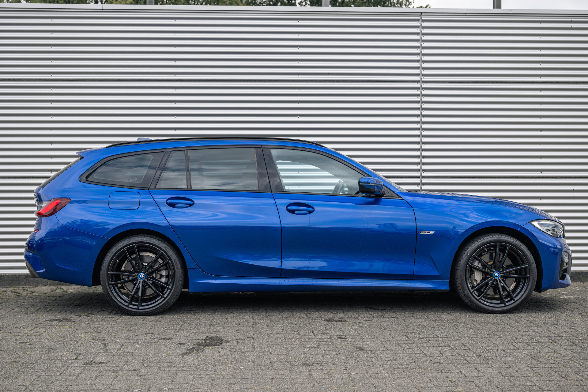 BMW 3 Serie Touring 330e xDrive High Executive M Sport Automaat - Afbeelding 3