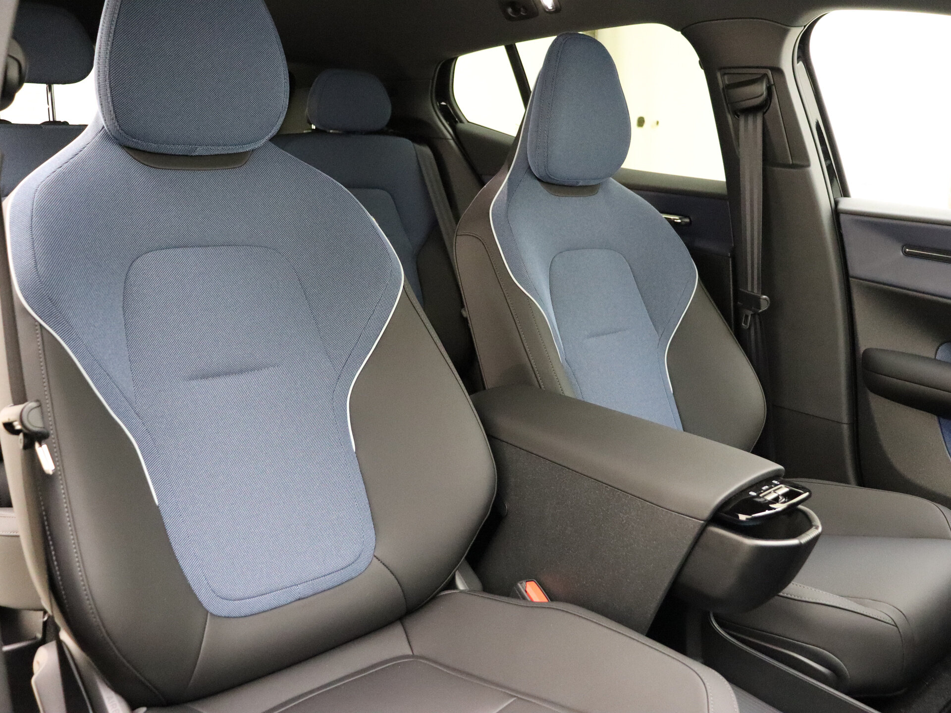 Volvo EX30 Extended Range Plus - Afbeelding 4