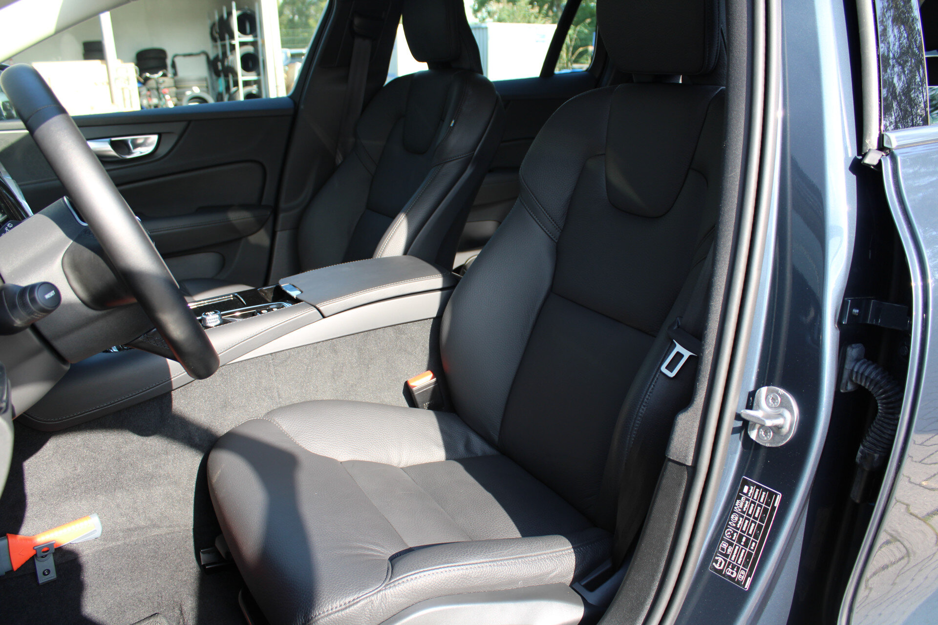 Volvo V60 T6 Plug-in hybrid AWD Essential Bright - Afbeelding 4