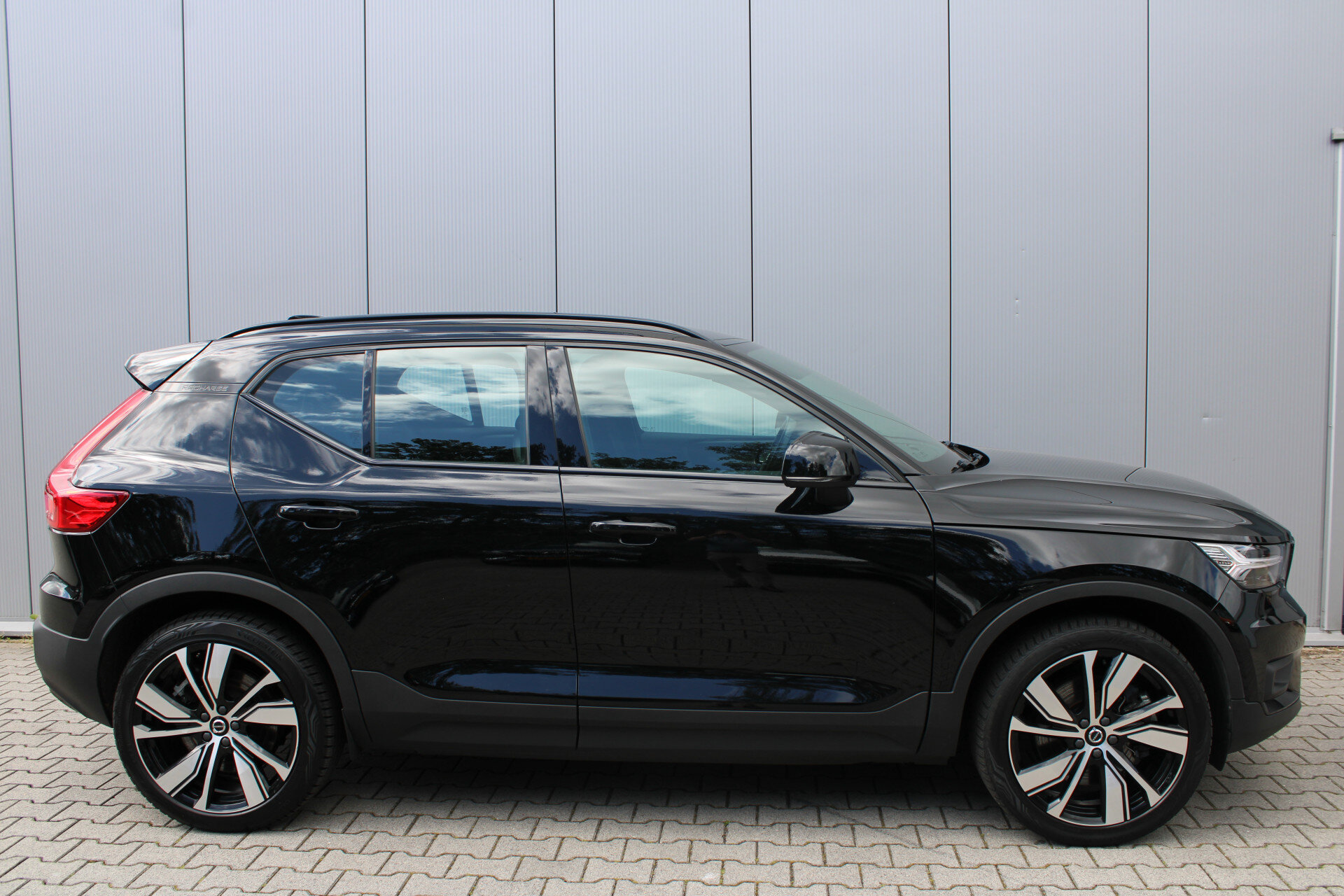 Volvo XC40 Recharge P8 AWD R-Design - Afbeelding 3