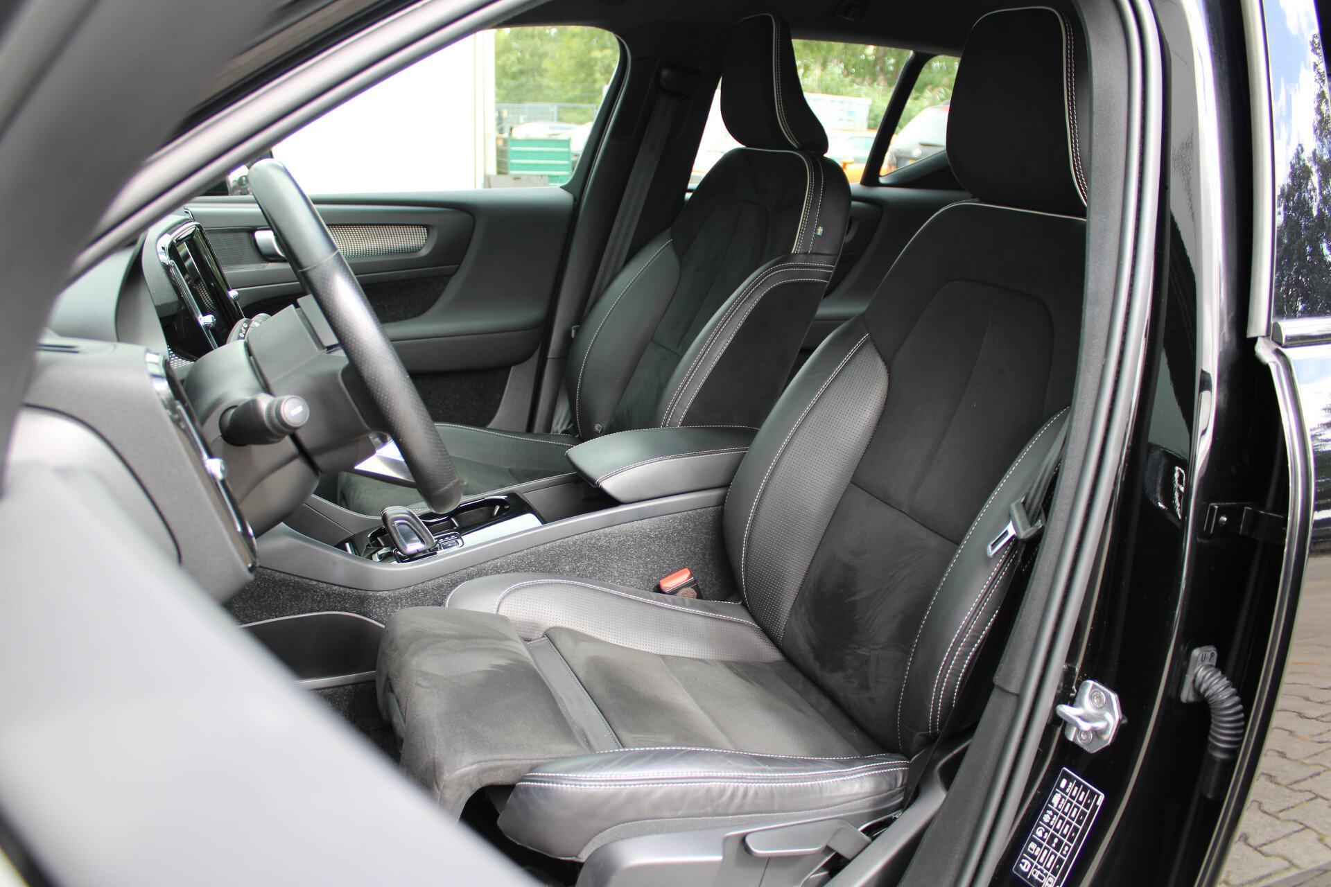 Volvo XC40 Recharge P8 AWD R-Design - Afbeelding 4