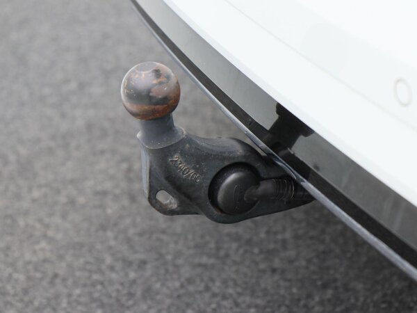 Elektrisch wegklapbare trekhaak