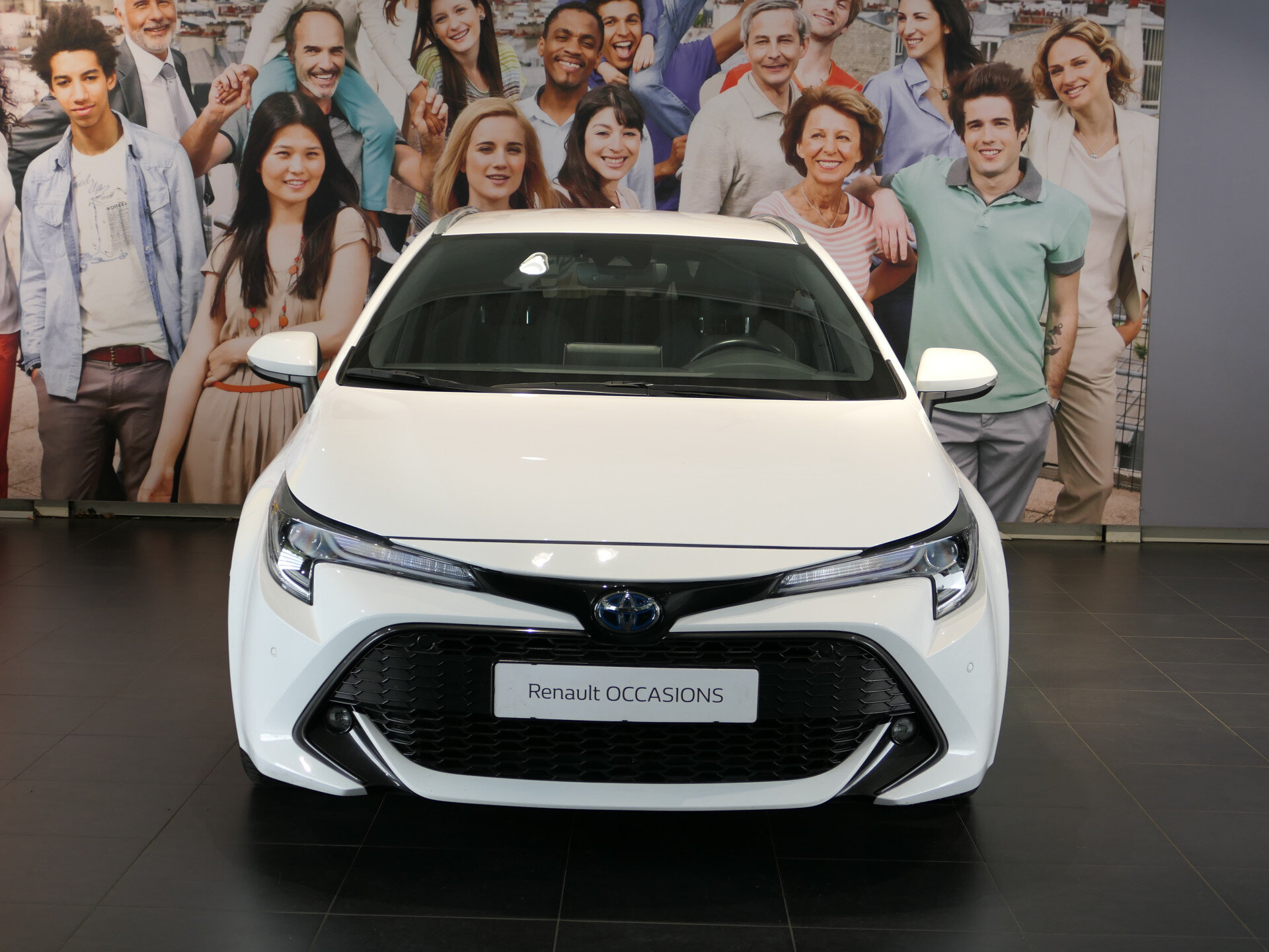 Toyota Corolla Touring Sports 1.8 Hybrid Active - Occasion Lease vanaf €519 p/m - - Afbeelding 2