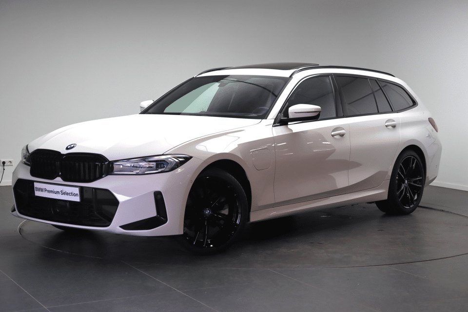 BMW 3 Serie Touring 330e xDrive High Executive M Sport Automaat - Afbeelding 1