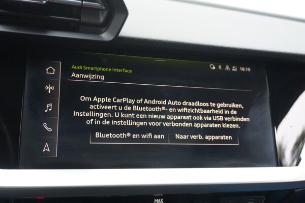 Apple Carplay/Android Auto Apple Carplay/Android Auto