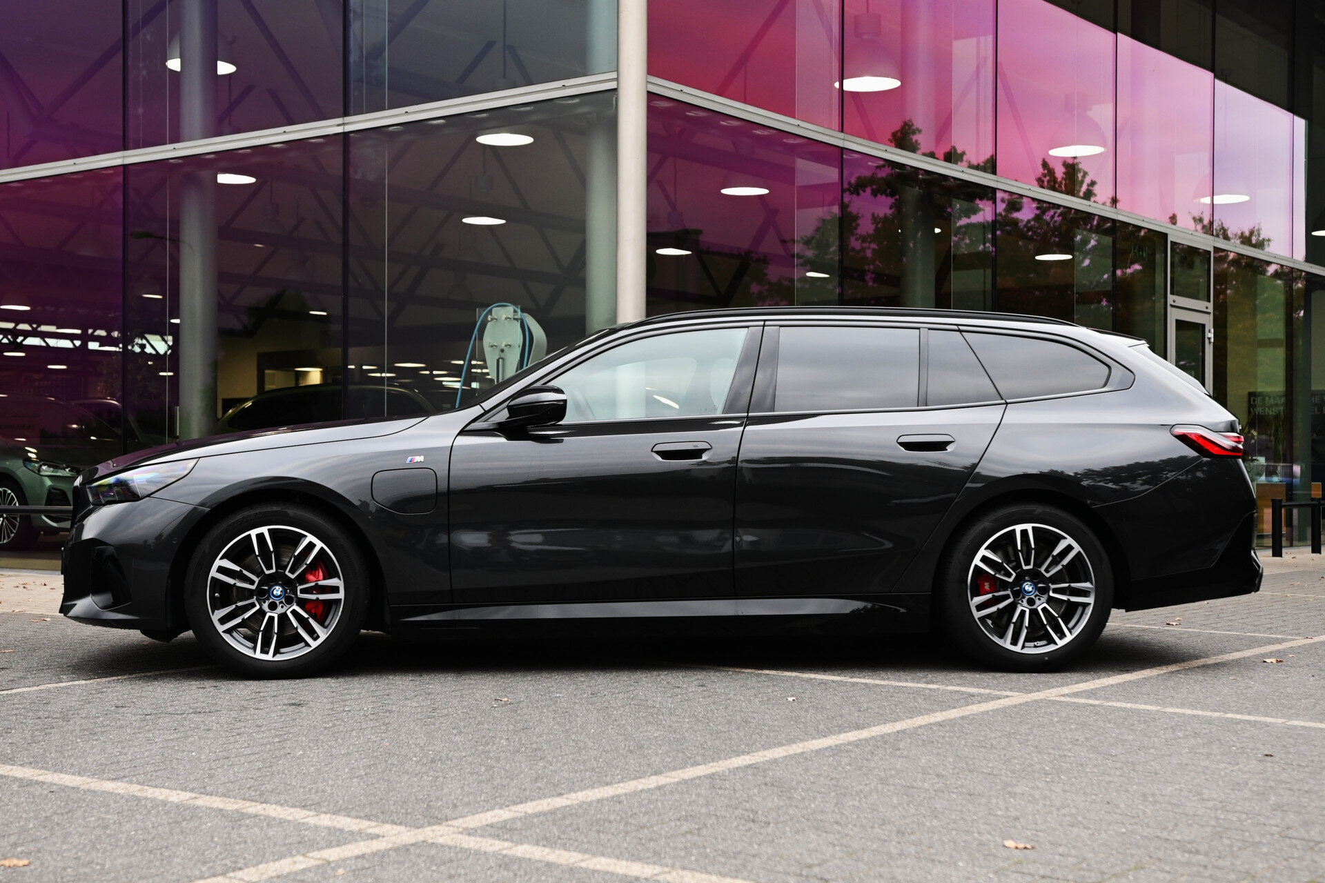 BMW 5 Serie Touring 550e xDrive M Sport Automaat - Afbeelding 5