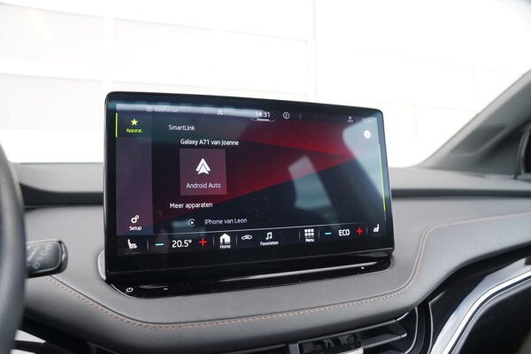 Apple Carplay/Android Auto Apple Carplay/Android Auto