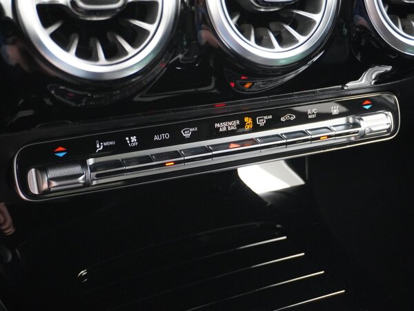 Automatische airconditioning THERMOTRONIC met twee zones Automatische airconditioning THERMOTRONIC met twee zones