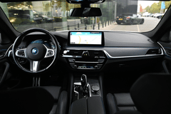 BMW 5 Serie Touring 530e High Executive M Sport Automaat - Afbeelding 4