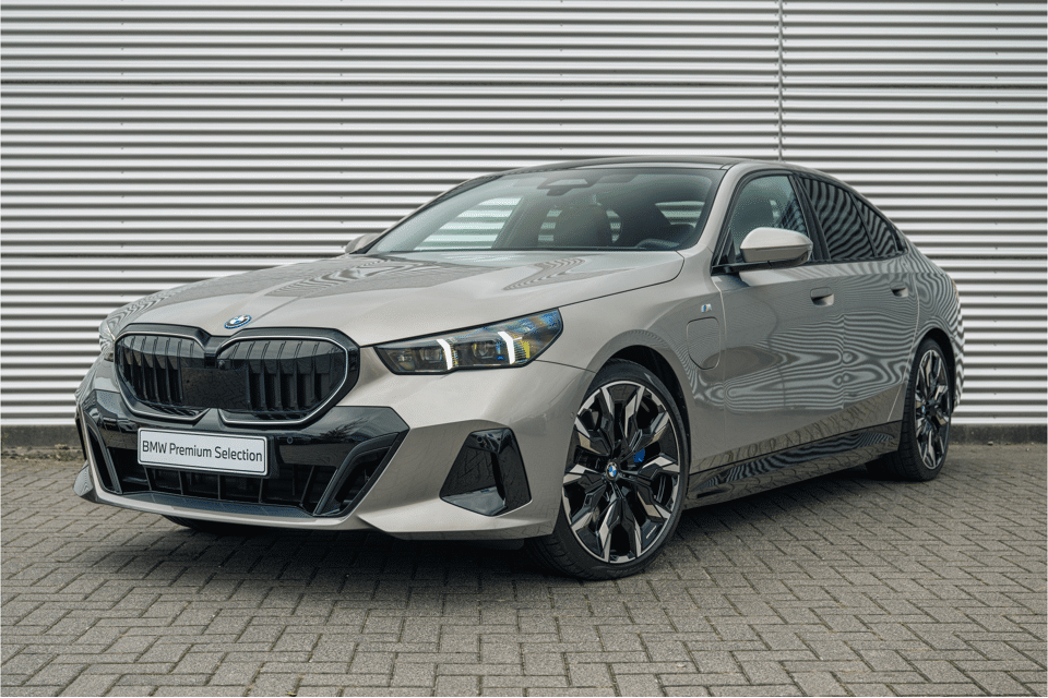 BMW 5 Serie 550e xDrive M Sport Automaat - Afbeelding 1