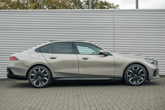 BMW 5 Serie 550e xDrive M Sport Automaat - Afbeelding 3