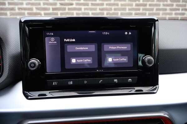 Apple Carplay/Android Auto Apple Carplay/Android Auto