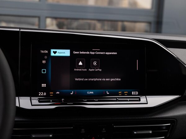 Apple Carplay/Android Auto Apple Carplay/Android Auto