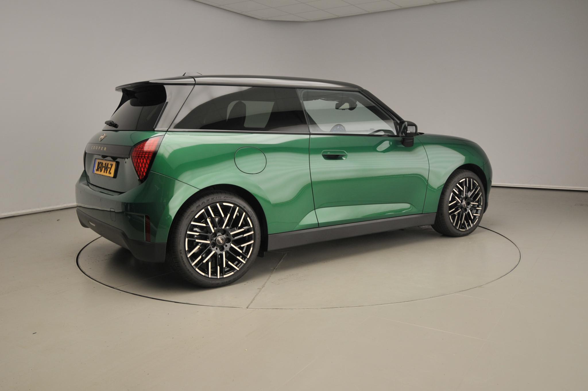 MINI 3-Deurs Cooper E Favoured M 40.7 kWh - Afbeelding 2
