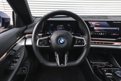 BMW 5 Serie Touring 550e xDrive M Sport Automaat - Afbeelding 3