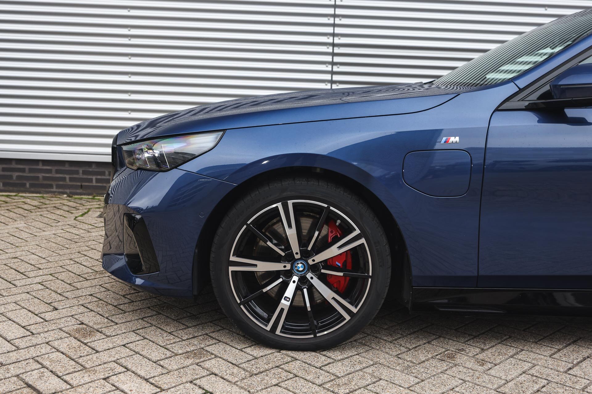 BMW 5 Serie Touring 550e xDrive M Sport Automaat - Afbeelding 4