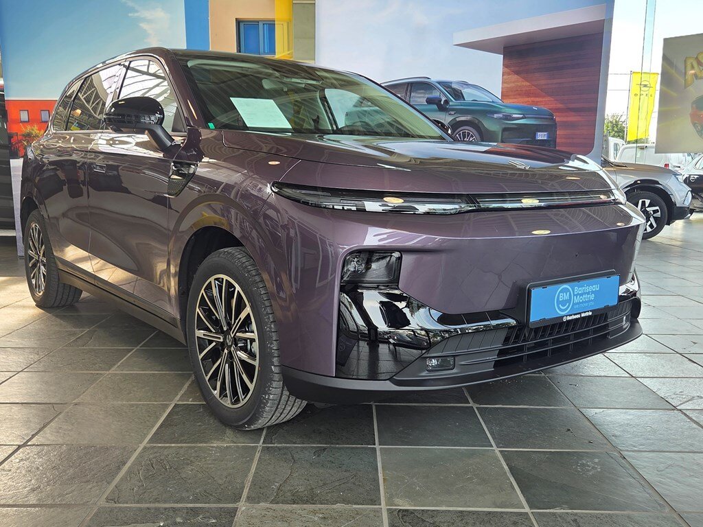 Leapmotor B10 DESIGN PROMAX * PANO DAK * LEDER * ELEKTRISCHE KOFFER * NAVI * 360 CAMERA