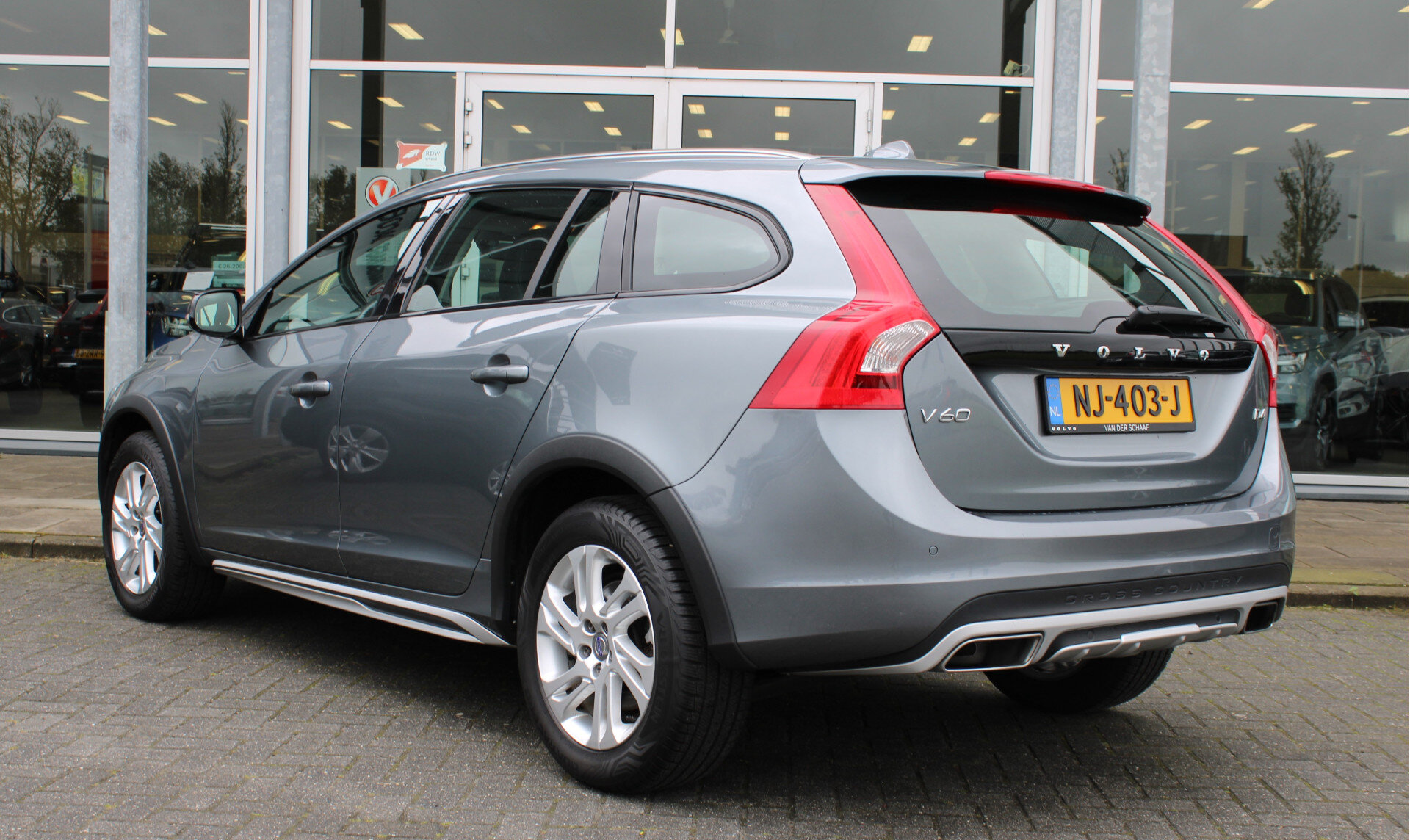 Volvo V60 Cross Country D4 Nordic+ - Afbeelding 3