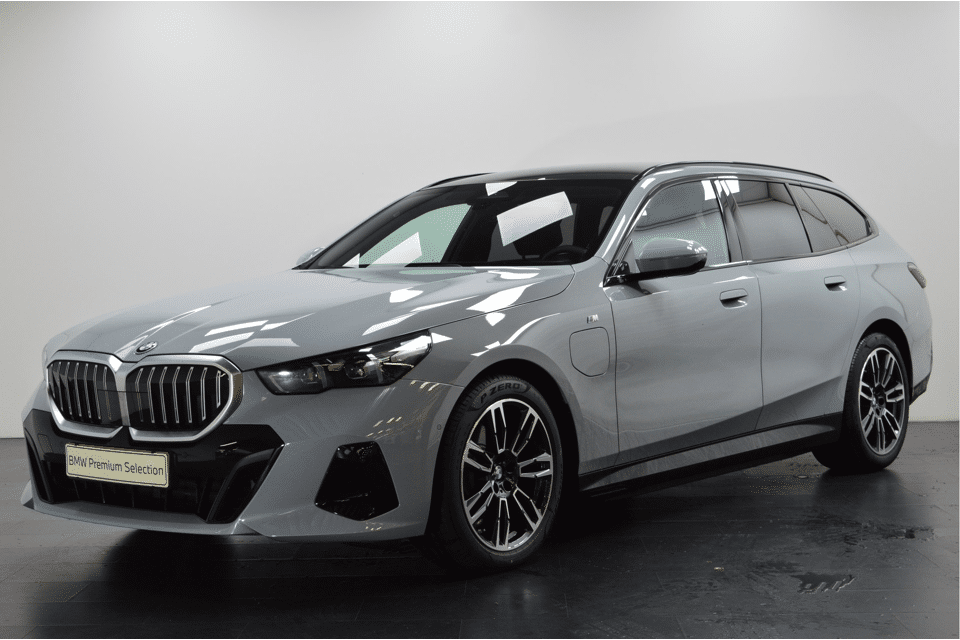 BMW 5 Serie Touring 530e M Sport Automaat - Afbeelding 1