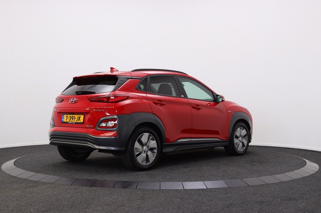 Hyundai KONA EV Fashion 64 kWh | 3Fase | Schuifdak | Stoelverwarming | - Afbeelding 2