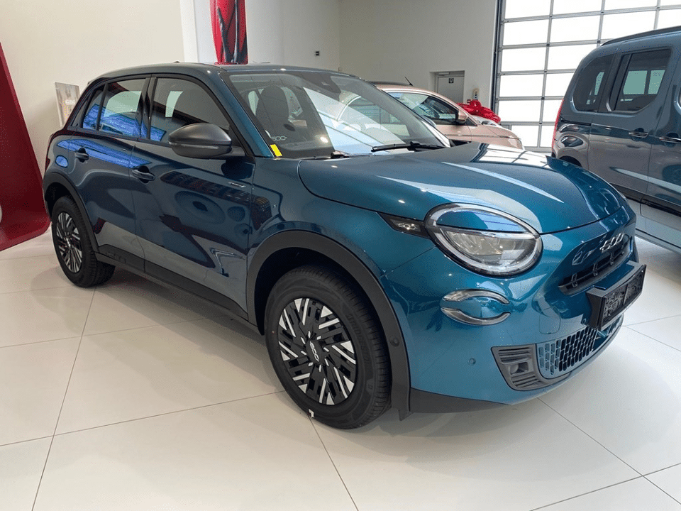 Fiat 600 HYBRID 136 PK * CAMERA * KEYLESS * ANDROID AUTO / CARPLAY * SENSOREN V + A* - Afbeelding 1