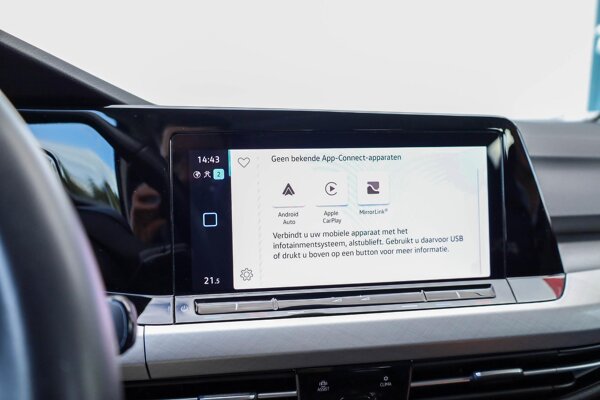 Apple Carplay/Android Auto Apple Carplay/Android Auto
