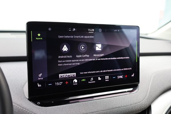 Apple Carplay/Android Auto Apple Carplay/Android Auto
