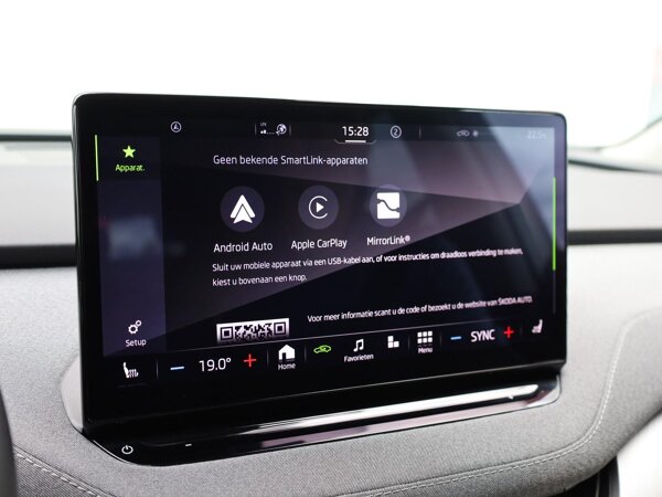 Apple Carplay/Android Auto Apple Carplay/Android Auto