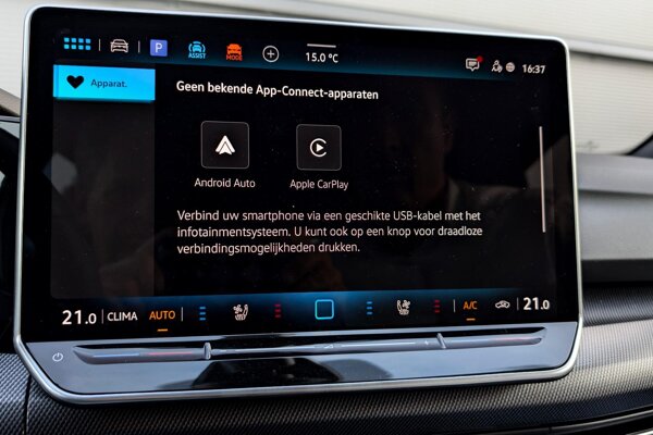 Apple Carplay/Android Auto Apple Carplay/Android Auto
