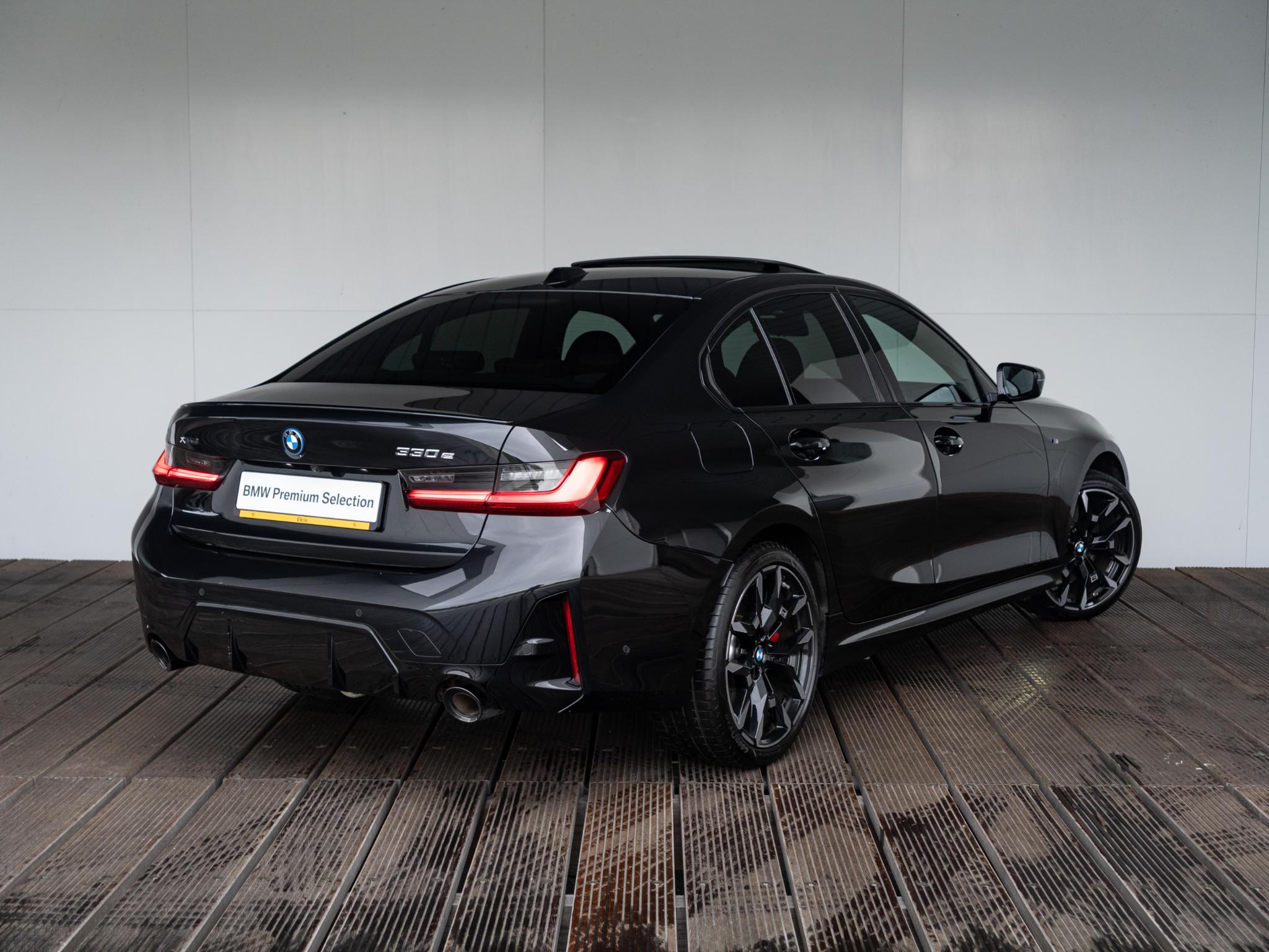 BMW 3 Serie Sedan 330e xDrive - Afbeelding 2