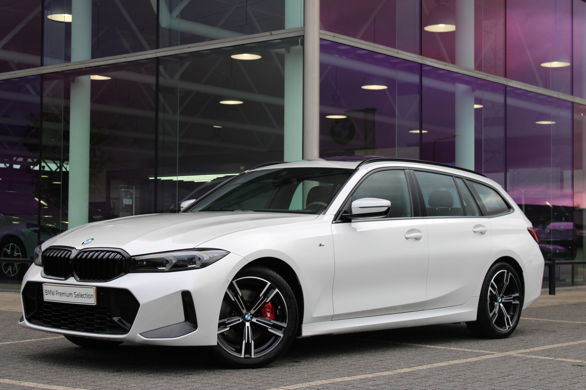 BMW 3 Serie Touring 330i xDrive High Executive M Sport Automaat