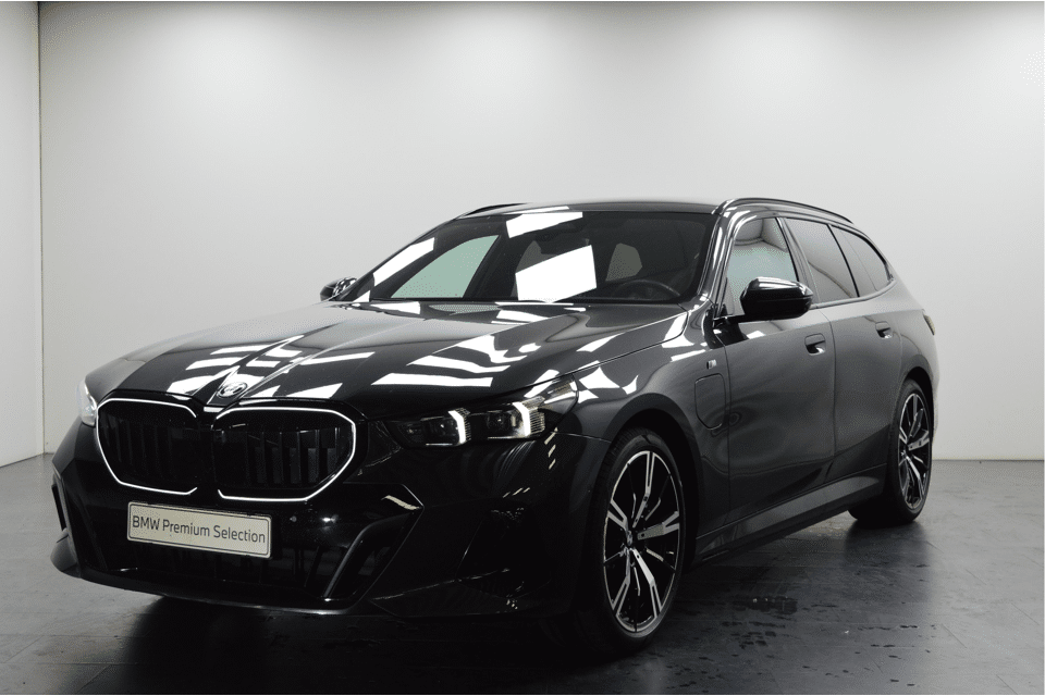 BMW 5 Serie Touring 530e M Sport Automaat - Afbeelding 1