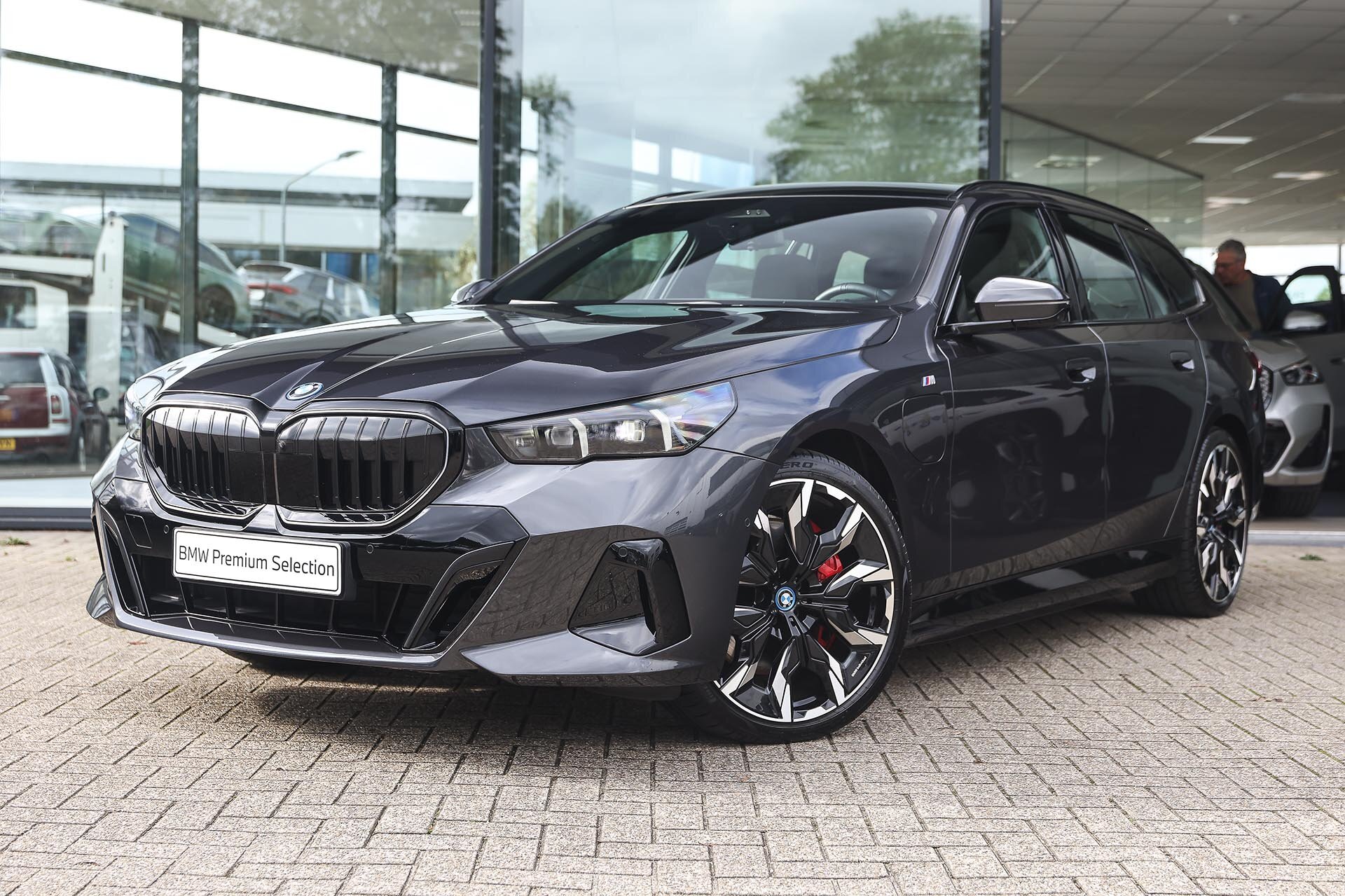 BMW 5 Serie Touring 550e xDrive M Sport Automaat