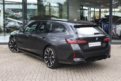 BMW 5 Serie Touring 550e xDrive M Sport Automaat - Afbeelding 2