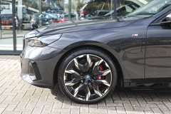 BMW 5 Serie Touring 550e xDrive M Sport Automaat - Afbeelding 4