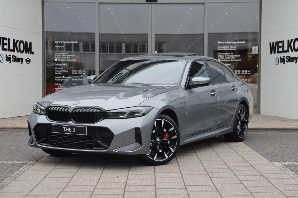 BMW 3 Serie 330e M Sport Automaat - Afbeelding 1