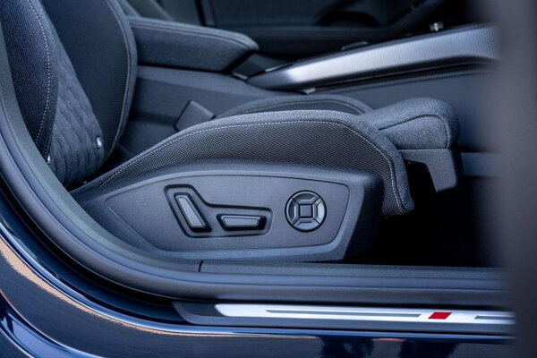 elektrisch verstelbare voorstoel(en) elektrisch verstelbare voorstoel(en)