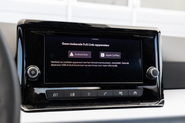 Apple Carplay/Android Auto Apple Carplay/Android Auto