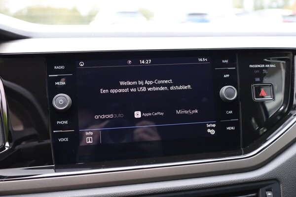 Apple Carplay/Android Auto Apple Carplay/Android Auto